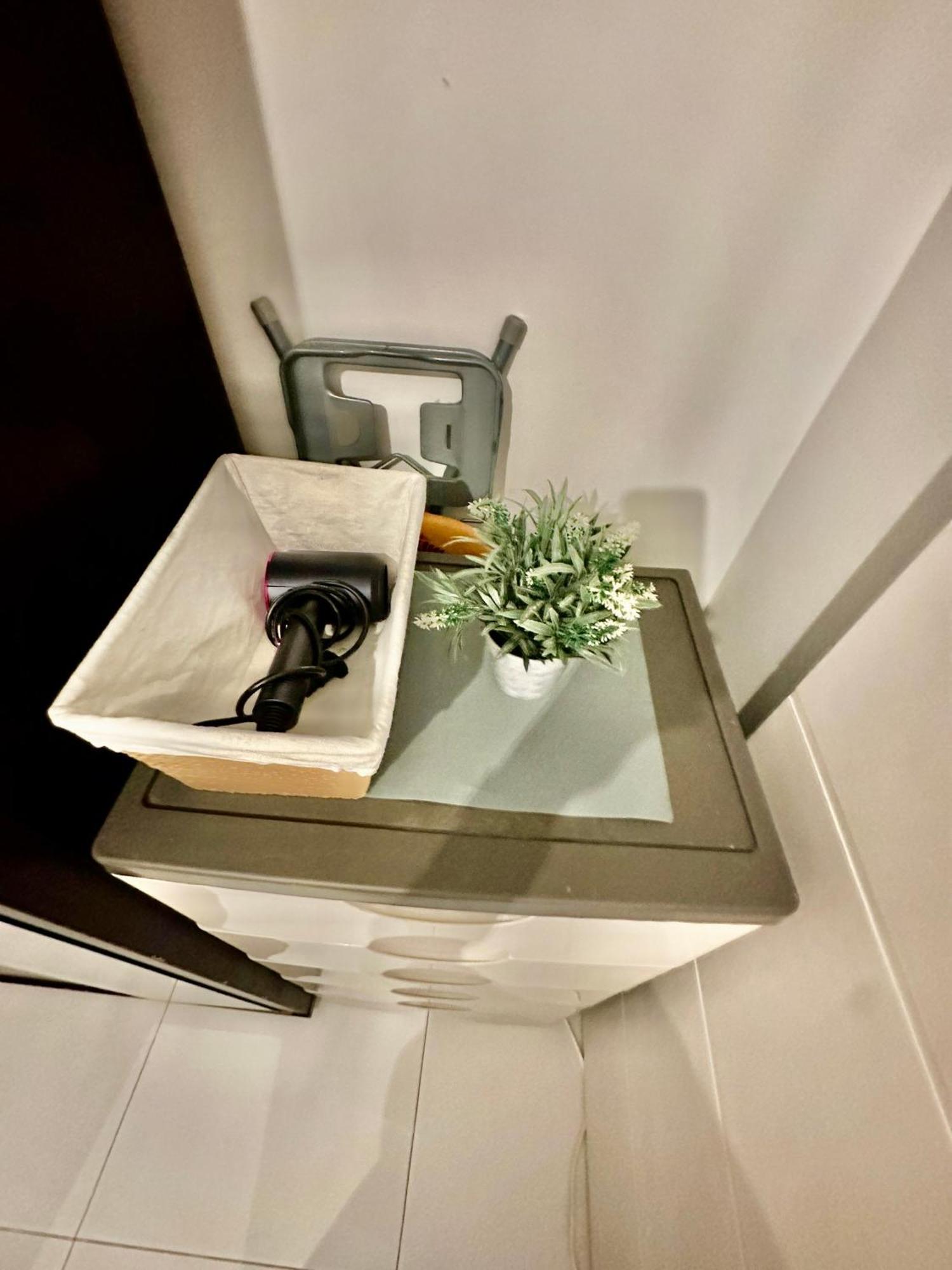 One Bedroom Apartment With Netflix At Greenbelt Makati Manila Zewnętrze zdjęcie